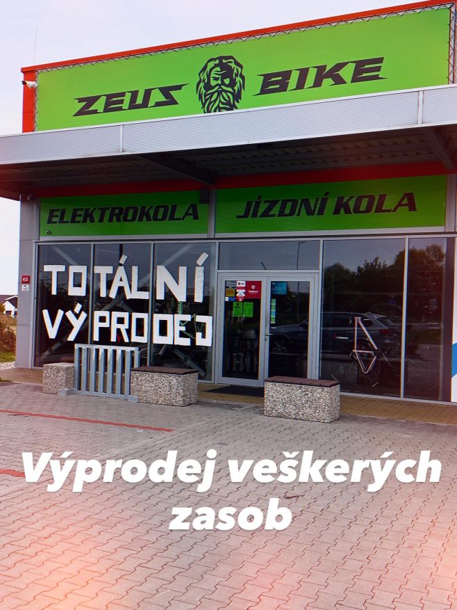 Pláště Specialized za 1ks 600,-Kč, boty na platformy Specialized 1 pár 850,-Kč, přilby na kolo za 1ks 800,-Kč. A oblečení,...